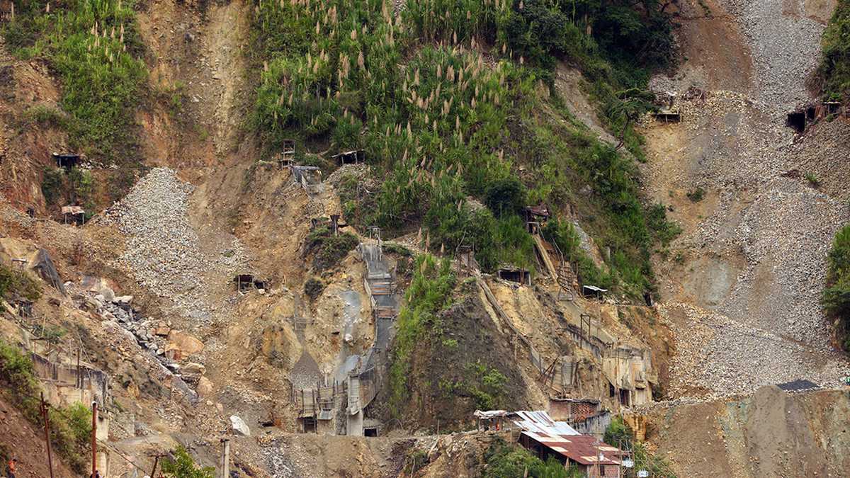 Gran Colombia Gold, que afronta dificultades financieras, maneja la mina de Marmato (Caldas) donde adelanta un proceso de formalización de mineros artesanales.