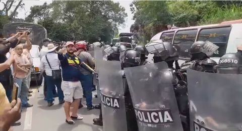 Protestas en la vía Barrancabermeja - Bucaramanga.