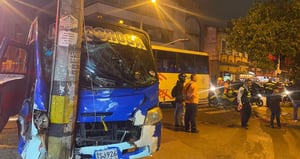 Accidente de tránsito en el centro de Medellín entre dos buses.