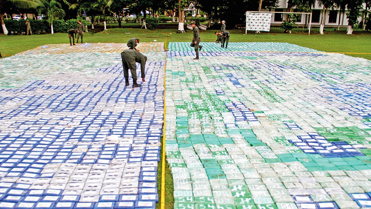    Toneladas de cocaína camuflada en cargamentos de frutas tradicionales de Colombia fueron incautadas.