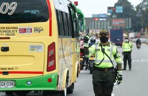Policía Nacional tránsito y transporte
puesto de control estado mecánico del transporte intermunicipal