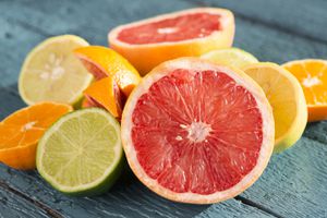 Las frutas cítricas le brindan diversos beneficios al organismo.