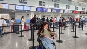 Mary Joe Correa, La mujer, que padece atrofia muscular, tiene una cita médica en Medellín y la aerolínea Latam no le permitió viajar.