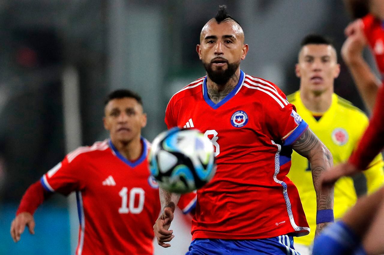 Chile's midfielder Arturo Vidal eyes the ball during the 2026 FIFA World Cup South American qualifiers football match between Chile and Colombia, at the David Arellano Monumental stadium, in Santiago, on September 12, 2023. (Photo by Javier TORRES / AFP)