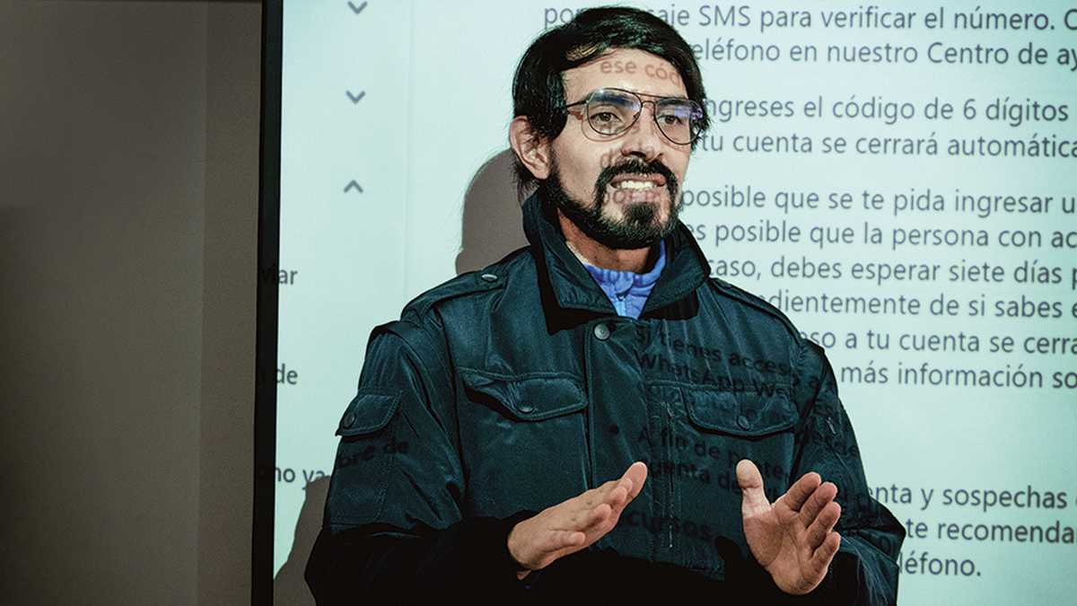 Según Daniel Ríos, forense digital, cuando secuestran una cuenta de WhatsApp van detrás de los contactos para pedirles plata. 