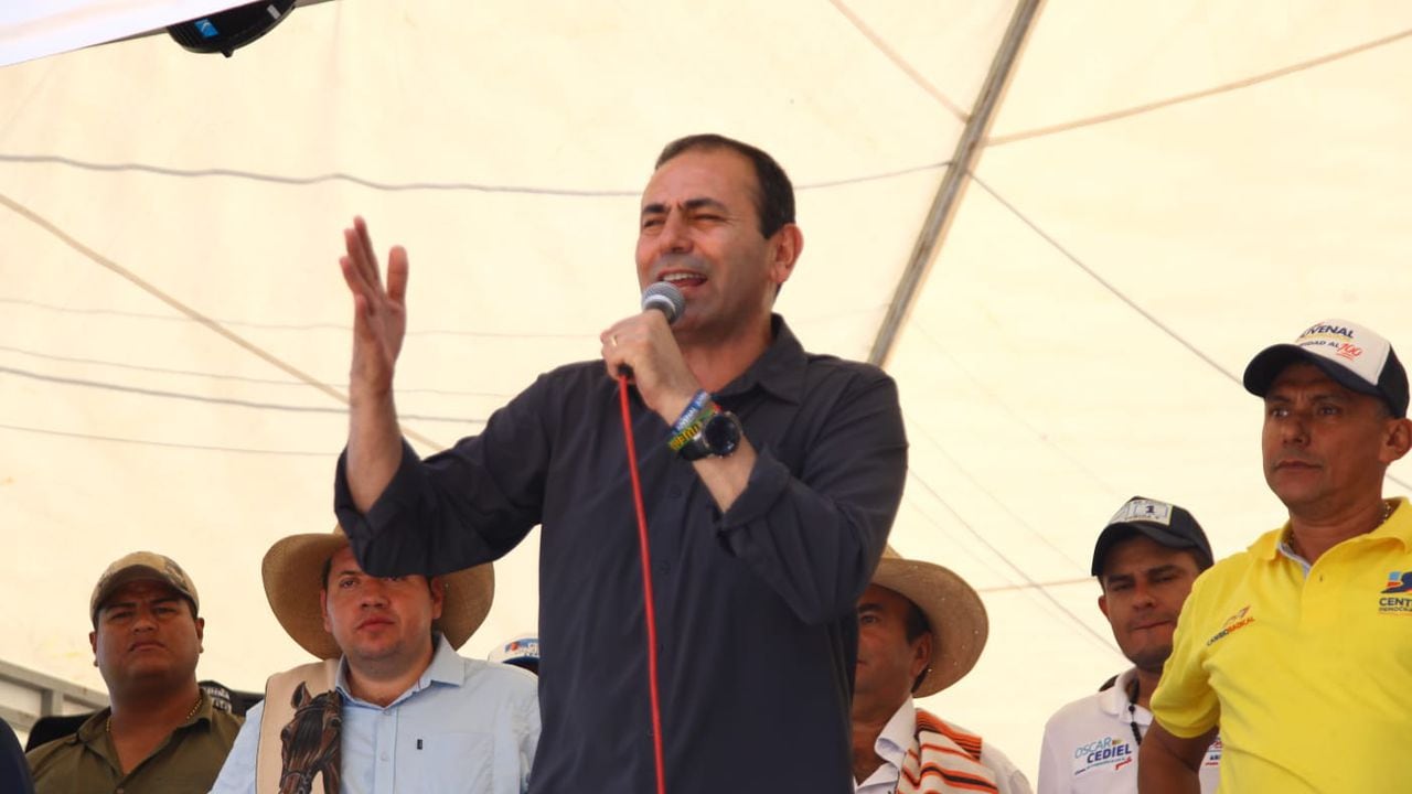 Juvenal Díaz lanzó la propuesta para que los demás aspirantes respalden la iniciativa.