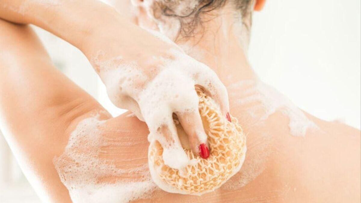 ¿Es positivo bañarse con esponjas?