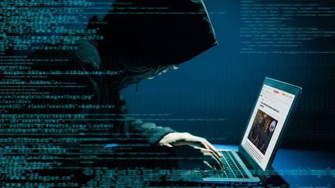 Hacker atacando internet