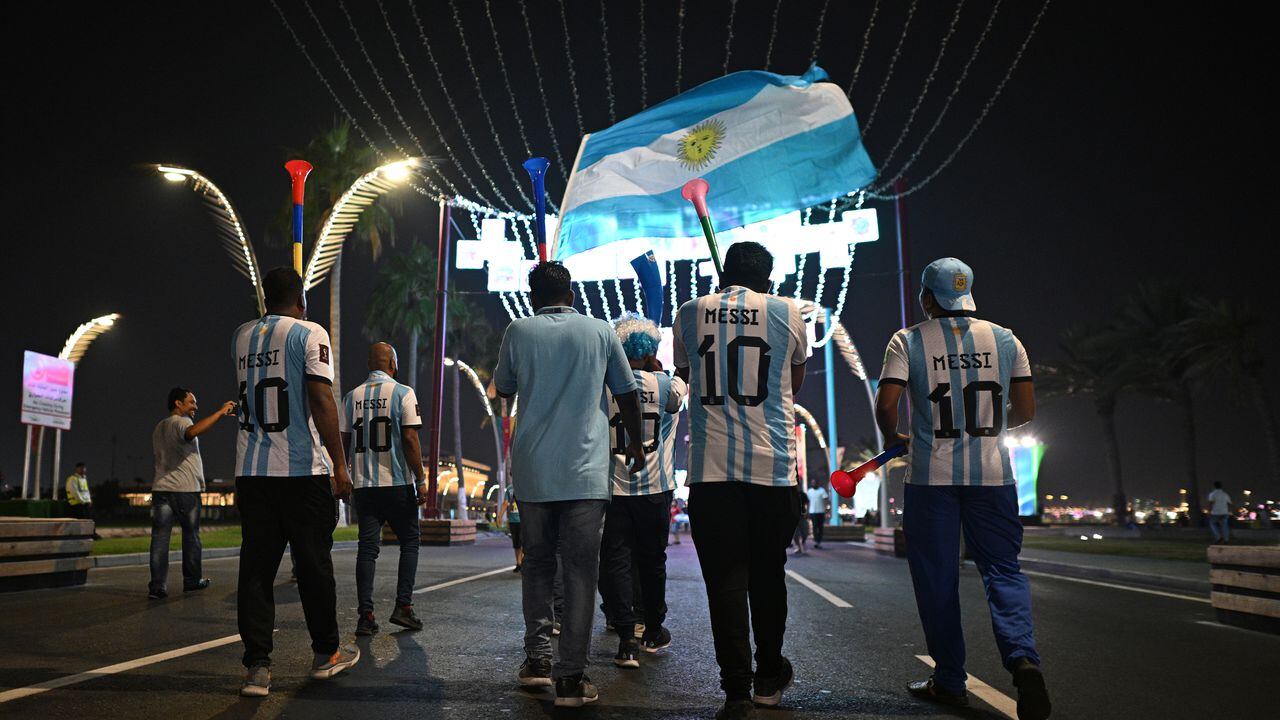 Hinchas argentinos en Qatar.