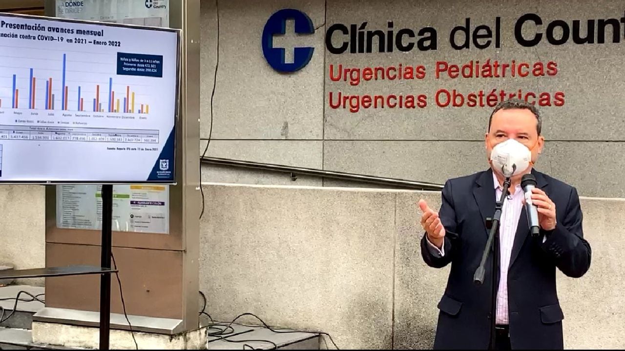 Secretario de Salud, Alejandro Gómez, dando detalles de cómo avanza ómicron en Bogotá.