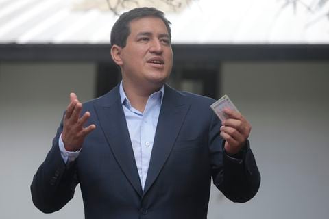 Andrés Arauz ejerce su voto como candidato a la presidencia del Ecuador en el 2021
