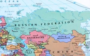 Mapa de referencia sobre Rusia y los países con los que limita