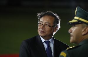 Mayor General Hélder Fernan Giraldo Bonilla, comandante de Las Fuerzas Públicas
Ceremonia de transmisión de mando ejercito
Gustavo Petro
agosto 20 2022