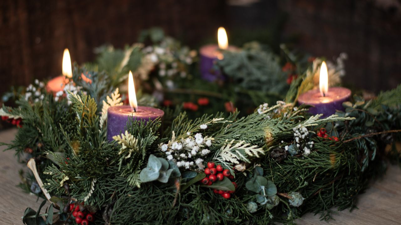 Natural advent wreath with all the candles lit, we are already in the fourth week, Christmas is near