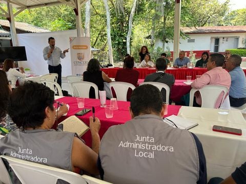 El encuentro  se realizó en el Club de Emcali, con la participación de concejales, Alcaldía y comunidad.