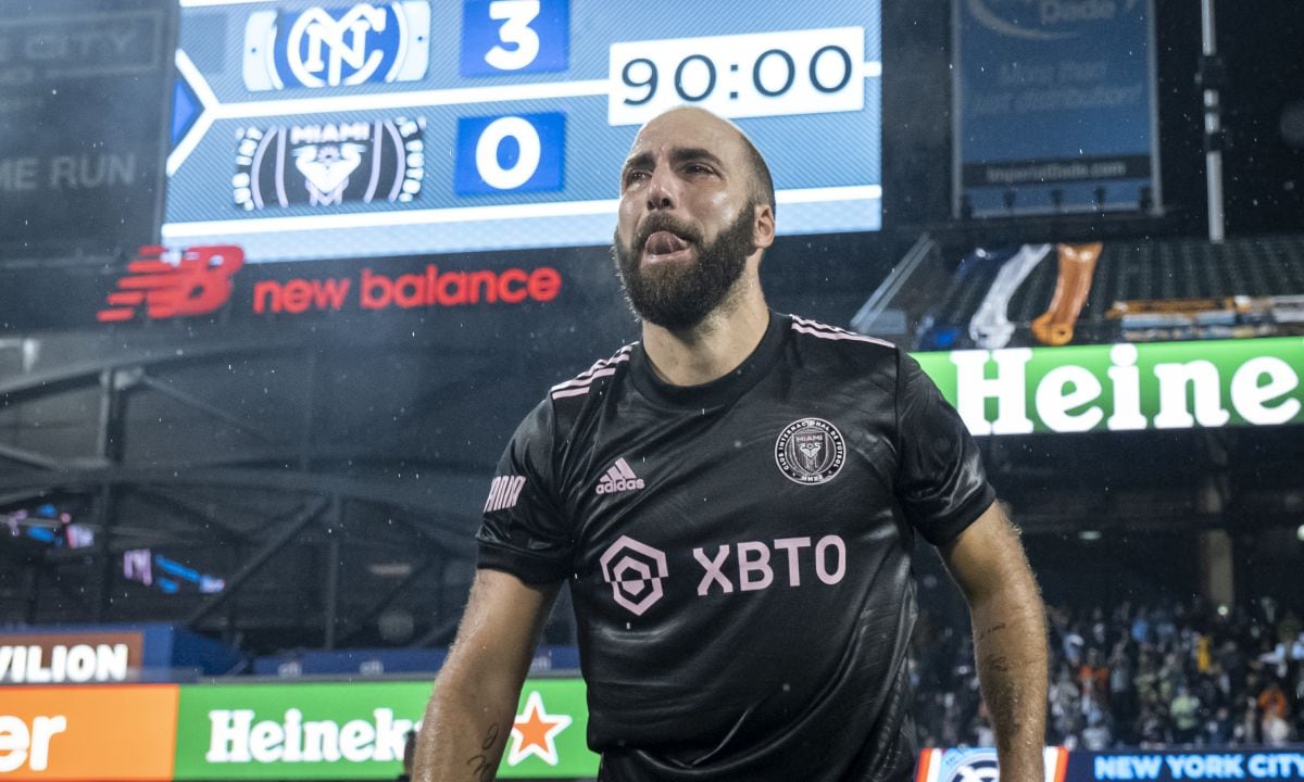 NEW YORK, NY - OCTOBER 17: Gonzalo Higuaín #10 of Inter Miami reacts to losing the Eastern Conference Round One match in the Audi 2022 MLS Cup Playoff against New York City FC and facing his last match of his career before retirement at Citi Field on October 17, 2022 in New York City. (Photo by Getty Images/Ira L. Black - Corbis)