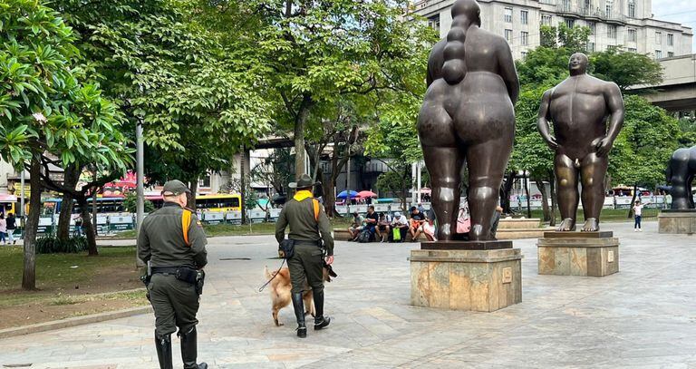Polémica en Medellín por instalación de blindajes en la plaza Botero.