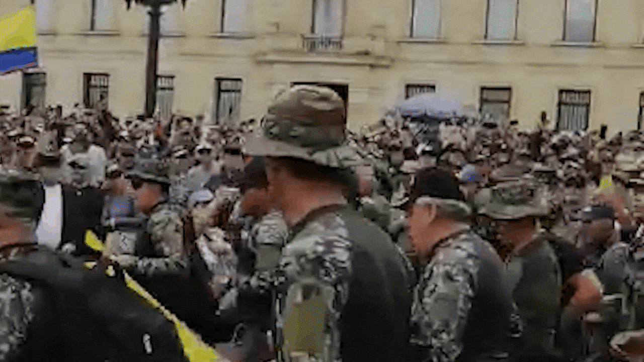 Protestas militares en retiro en plaza de bolívar