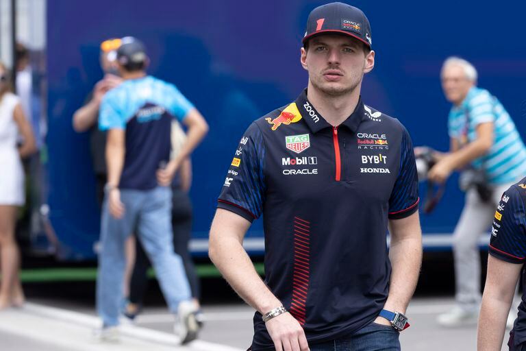 Max Verstappen de Red Bull llega al circuito Barcelona Catalunya en Montmeló, España, el jueves 1 de junio de 2023. La carrera de Fórmula Uno se llevará a cabo el domingo 4 de junio de 2023. (Foto AP/Joan Monfort)