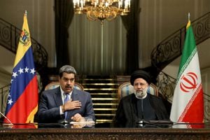 Nicolás Maduro se reunió y acordó cooperación con el presidente de Irán, Ebrahim Raisi. Foto: AFP.