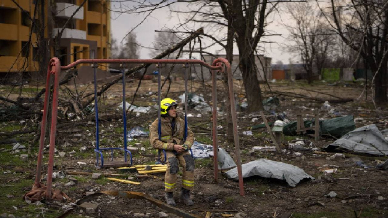 Además de los ataques rusos, Unicef condenó el uso de las instalaciones educativas como guarniciones militares por parte de ucranianos.