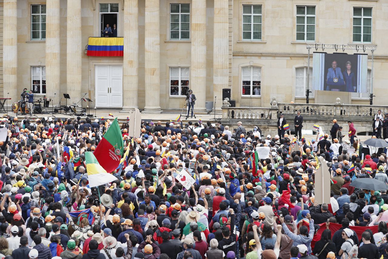 Presidente de la República Gustavo Petro convocó al pueblo el dia de los trabajadores a marchas y que lo acompañaran al discurso  desde el balcón