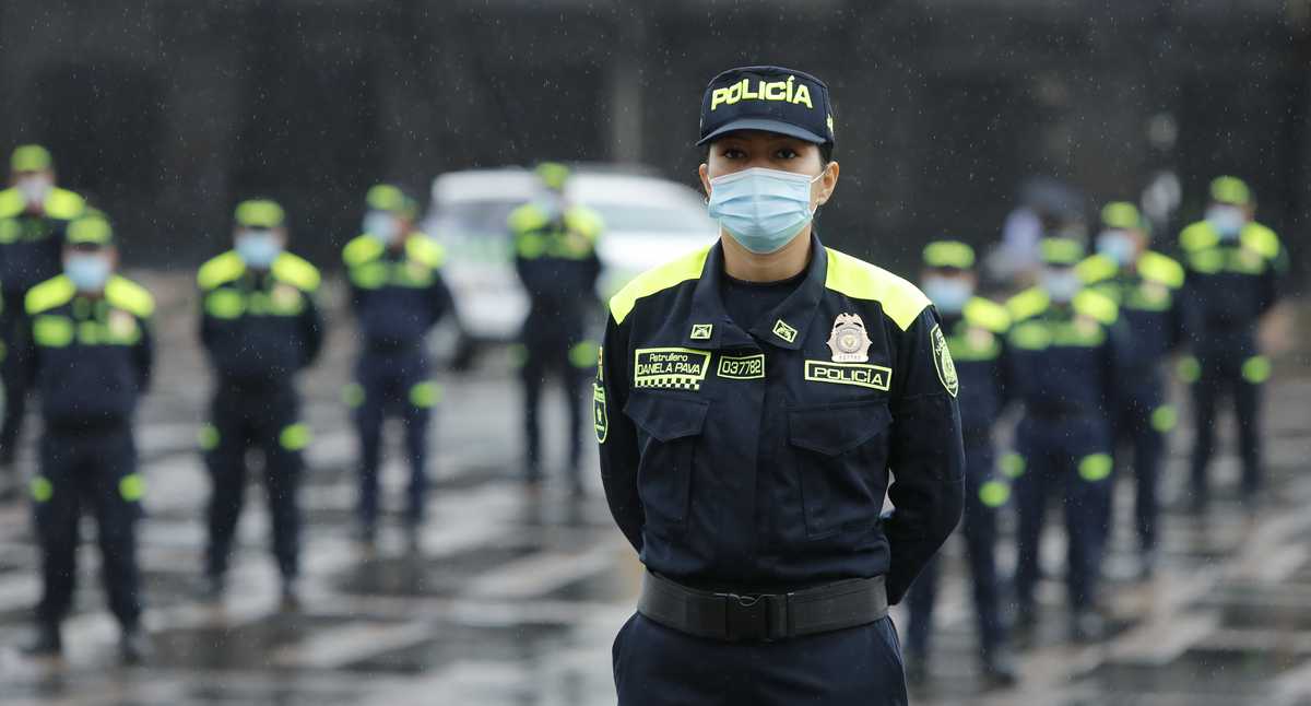 Desde este lunes cambian oficialmente los uniformes de los policías en  Bogotá