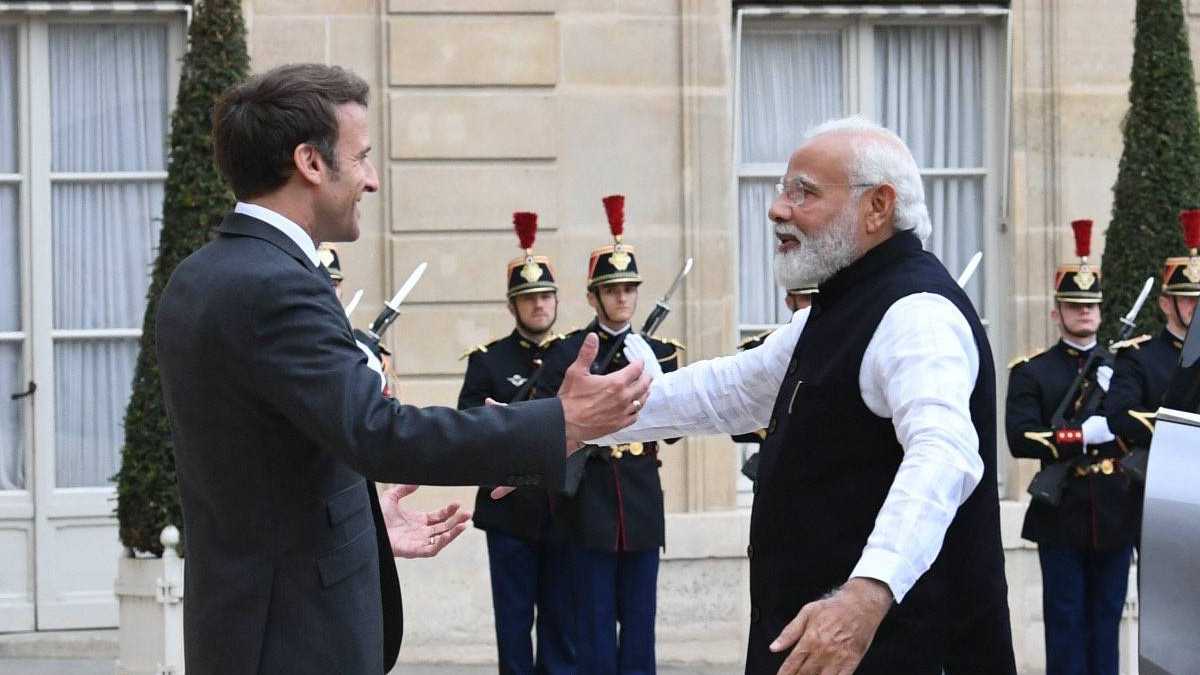 Francia prometió cooperar con India para frenar la dependencia al comercio de ese país con Rusia.