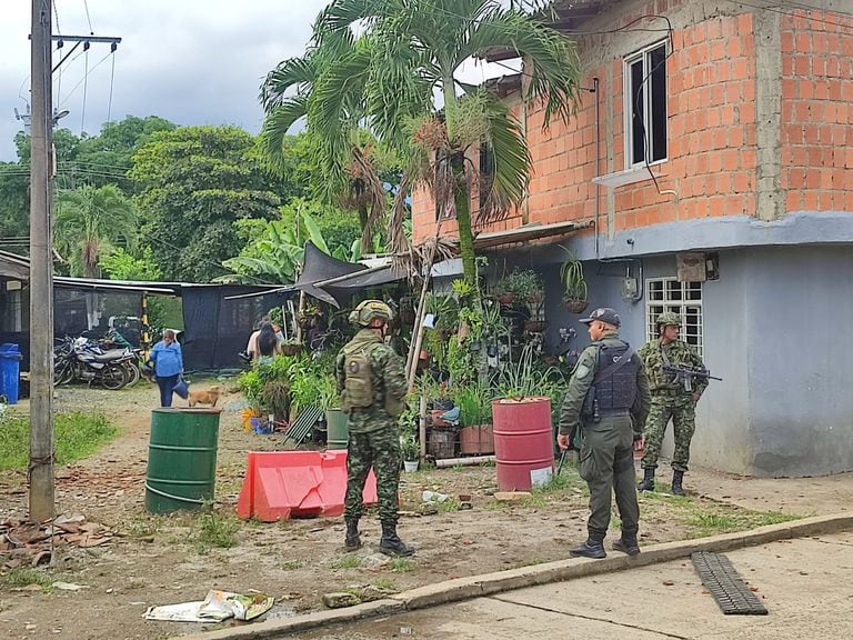 El corregimiento de Potrerito  Valle , atentado en la estación de policía del pueblo.