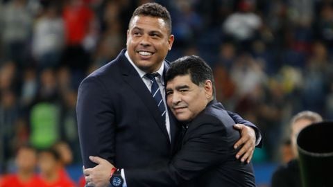 Ronaldo levantó la copa en 1994 y 2022; Maradona ya lo había hecho en 1986.