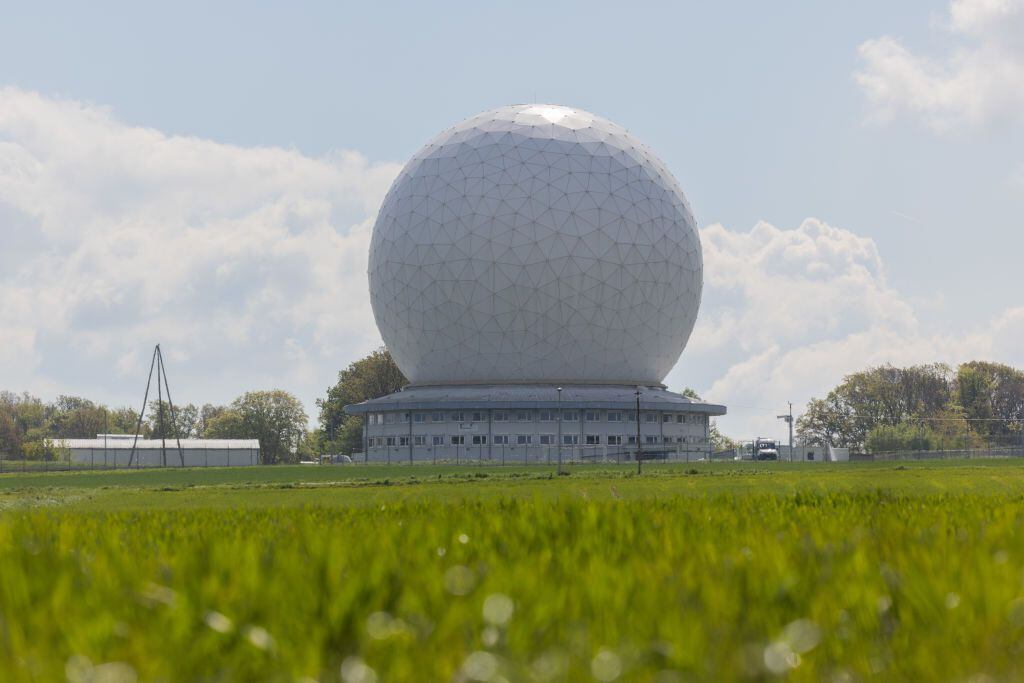 La cúpula de radar (radomo) del Instituto Fraunhofer de Física de Alta Frecuencia y Técnicas de Radar FHR.