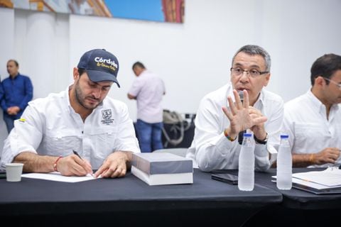 El gobernador de Córdoba, Erasmo Zuleta, en la reunión con el ministro de Transporte, William Camargo.