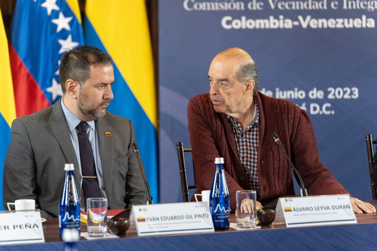 Cancilleres de Colombia y Venezuela.