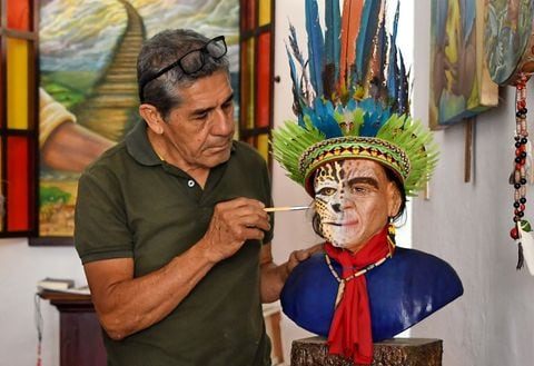 El artista plástico conocido en Buga como Nacho es el promotor de la tradición de los años viejos artísticos en la 'ciudad señora'.