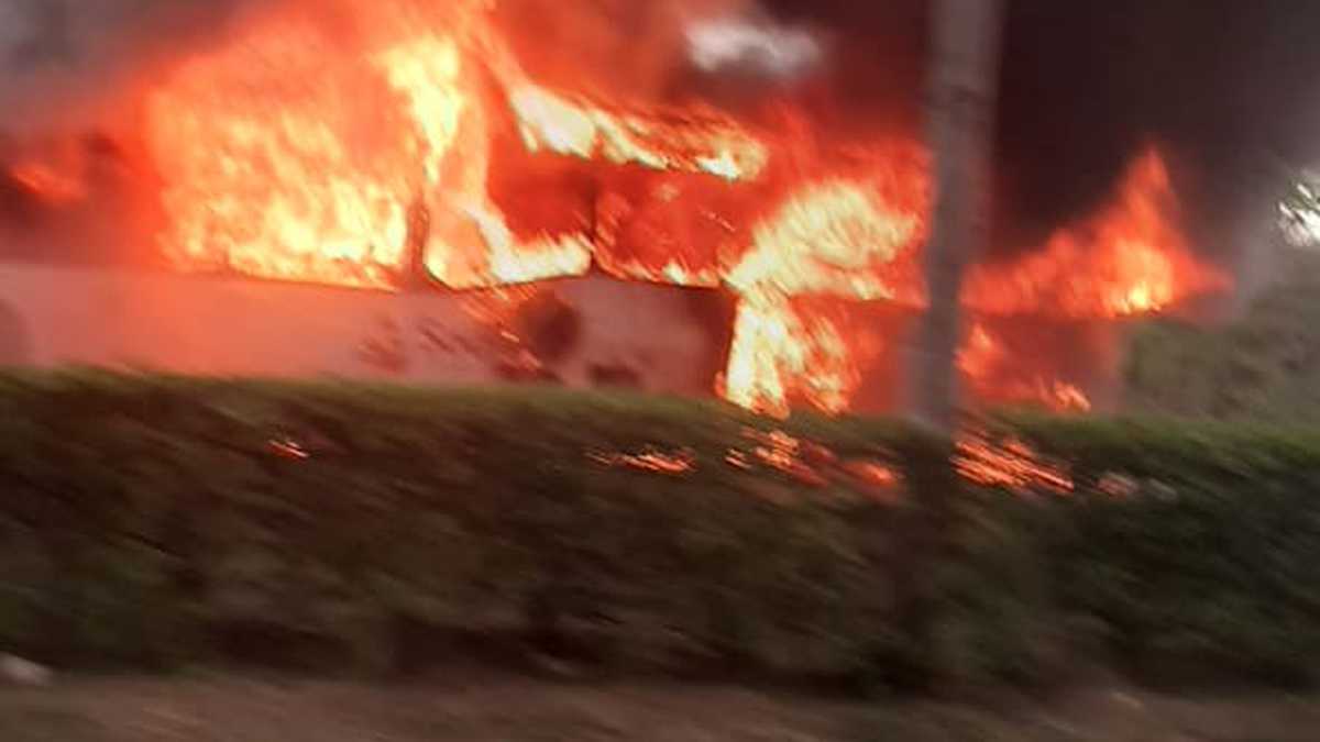 Bus de servicio público se incendió en la vía circunvalar en Barranquilla