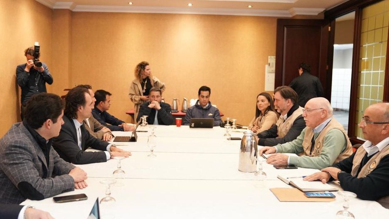 Fico se reunió con observadores internacionales de la OEA.