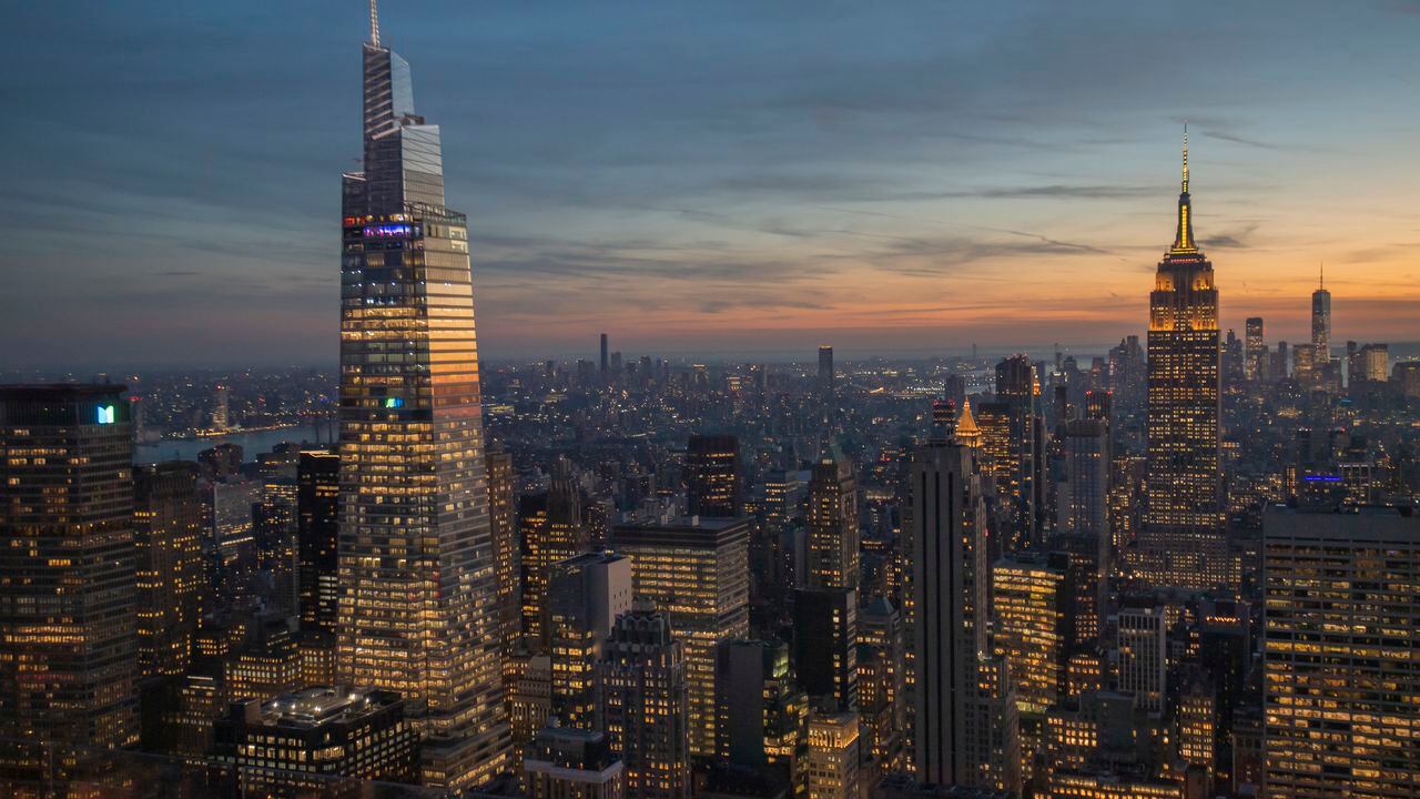 El horizonte de Manhattan, incluido One Vanderbilt, el segundo edificio de oficinas más alto de la ciudad de Nueva York, el Empire State Building y One World Trade Center el 05 de diciembre de 2022 en Nueva York