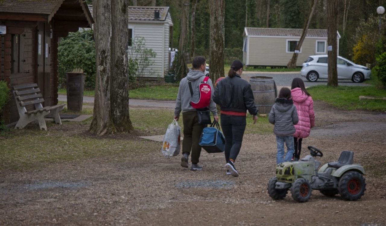 Una familia de ucranianos en un refugio de Francia, luego de huir de la guerra