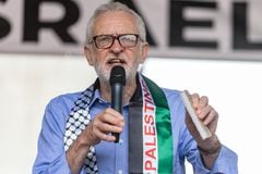 Jeremy Corbyn, miembro del Parlamento por Islington North, se dirige a decenas de miles de manifestantes pro palestinos en una manifestación en Whitehall para conmemorar el 76º aniversario de la Nakba el 18 de mayo de 2024 en Londres, Reino Unido.