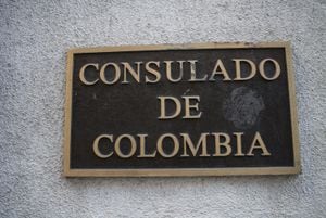 Placa en el consulado de Colombia en la ciudad de Nueva York