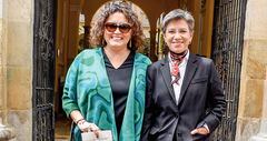 La senadora Angélica Lozano y su esposa, la alcaldesa Claudia López, le sonríen al cambio.