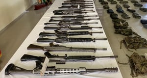Arsenal de armas incautadas en la zona rural de Chocó al Clan del Golfo.