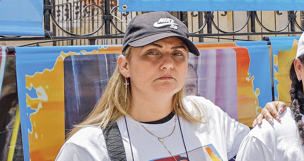 Luz Marina Pérez reclama para recuperar el cuerpo de su hijo, asesinado por las pandillas. Mientras tanto, las familias le piden al Gobierno nacional que interceda para conocer la situación de sus allegados.