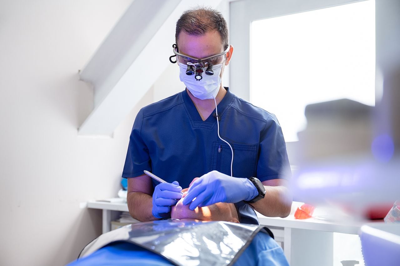 Las carillas dentales ayudan a mejorar la sonrisa de forma rápida y personalizada