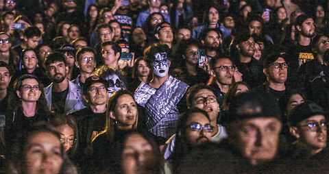 Kiss y Scorpions ofrecieron su show visual de luces y pirotecnia, pero, lastimosamente, los alemanes cerraron con un sonido terrible y los estadounidenses sonaron mal durante todo su concierto. 