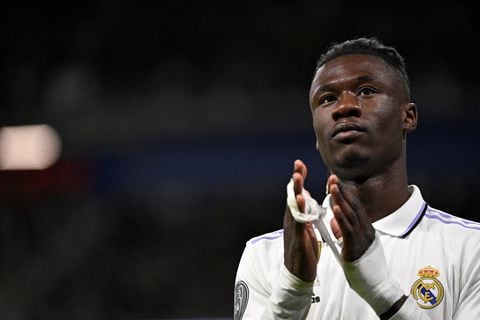 Real Madrid's French midfielder Eduardo Camavinga applauds as he leaves the pitch during the UEFA Champions League quarter final first leg football match between Real Madrid CF and Chelsea FC at the Santiago Bernabeu stadium in Madrid on April 12, 2023. (Photo by JAVIER SORIANO / AFP)