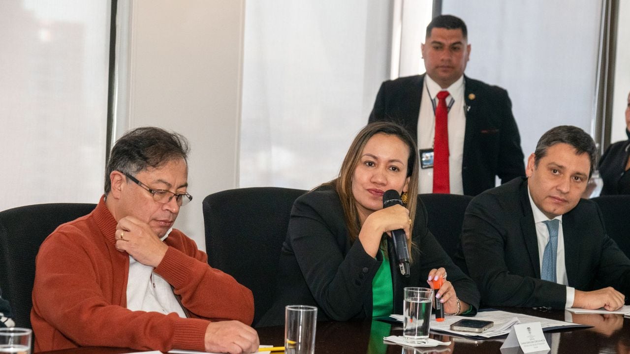 Presidente Gustavo Petro y la ministra de Salud Carolina Corcho