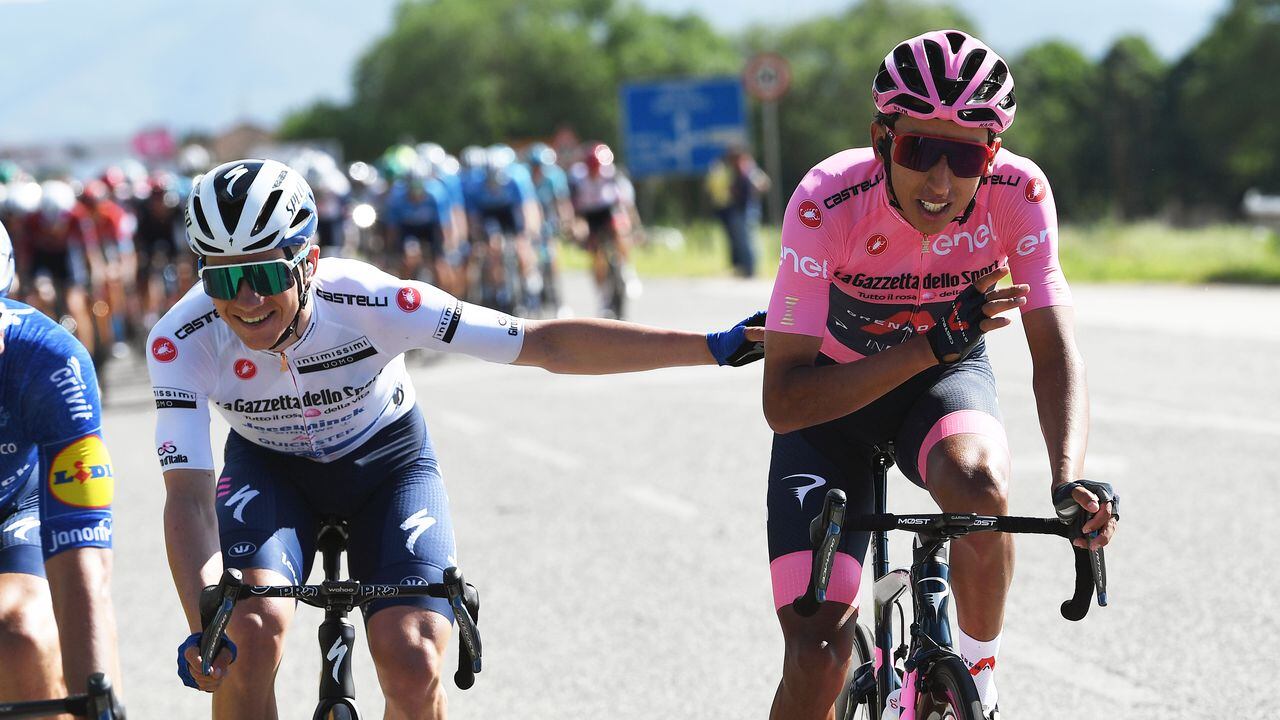 FOLIGNO, ITALY - MAY 17: Remco Evenepoel of Belgium and Team Deceuninck - Quick-Step white best young jersey & Egan Arley Bernal Gomez of Colombia and Team INEOS Grenadiers Pink Leader Jersey during the 104th Giro d'Italia 2021, Stage 10 a 139km stage from L’Aquila to Foligno / @girodiitalia / #Giro / on May 17, 2021 in Foligno, Italy. (Photo by Tim de Waele/Getty Images)