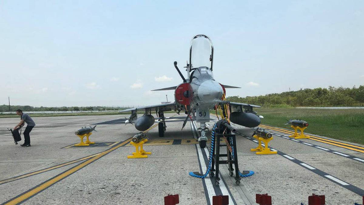 La dura crítica de Gustavo Petro a la compra de aviones de combate para  Colombia
