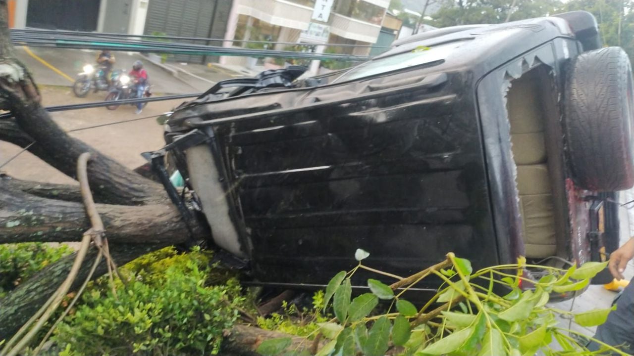 Accidente en la vía entre Bucaramanga - Girón.